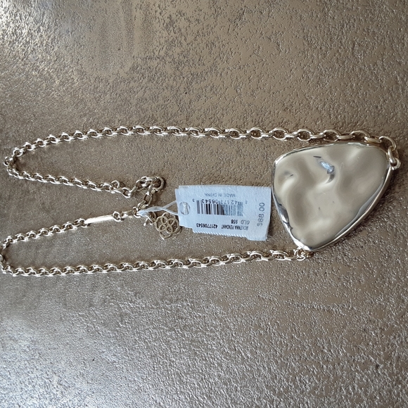 Kendra Scott Mckenna Necklace in Blush Mother-Of-Pearl - Picture 5 of 5
